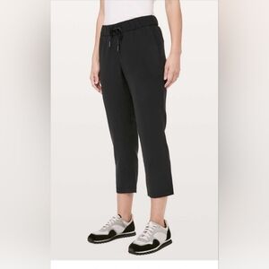 Lululemon On The Fly Crop 23" Black Pants Size 8